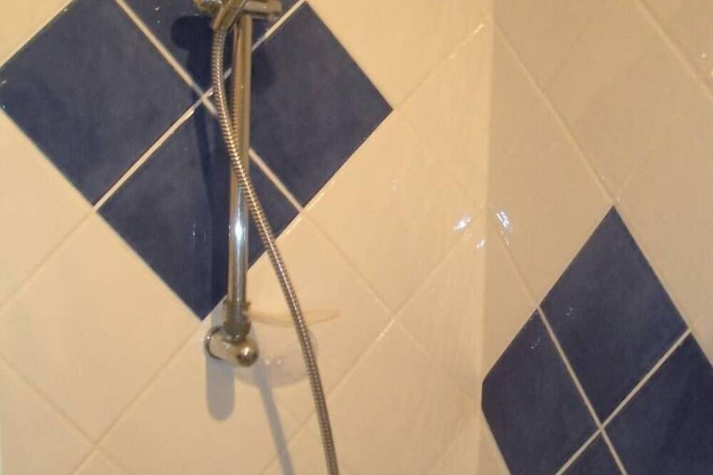 Meublé coquet au 1er étage d'une Maison de caractère in L'Isle-sur-la-Sorgue, Vaucluse