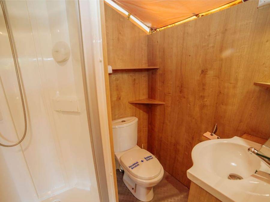 Camping Alannia Guardamar - Tienda de lona y madera 2 personas - Nassau Tent - Precio para 2 personas in San Fulgencio, Costa Blanca