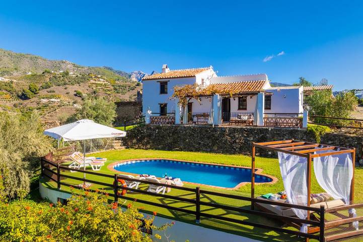 Chalet para 4 personas, con vistas al mar además de terraza y jardín en Frigiliana
