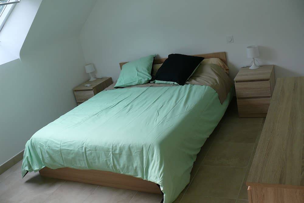 Piedra expuesta longere. 2014 in Ambon, Côte des Mégalithes