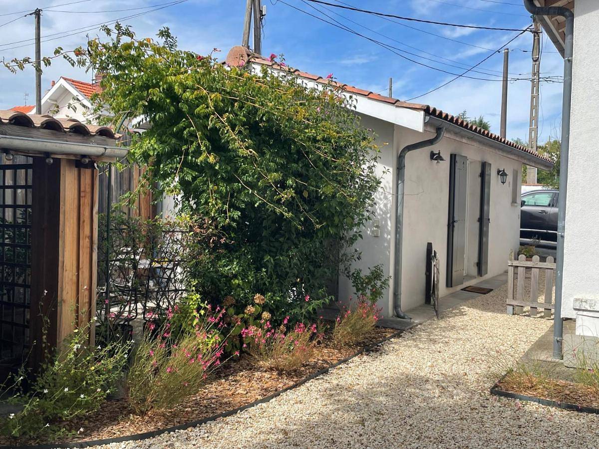 Double Room with Terrace in Pessac, Région de Bordeaux