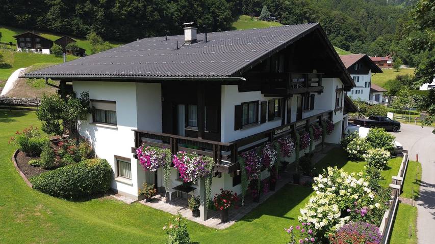 Ferienwohnung für 4 Personen, mit Terrasse und Garten in Vandans