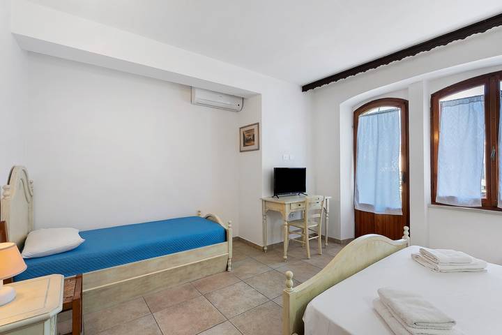Ganze Wohnung, Nurache – Vierbettzimmer 1 in Orosei, Golf von Orosei