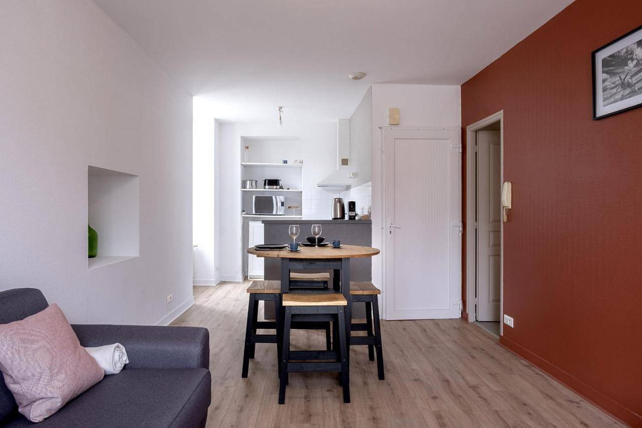 Appartement entier, Gîte Terracotta de Segré ? cuisine ? chambre (lit queen size) ? salon in Segré-en-Anjou-Bleu, Région de Segré