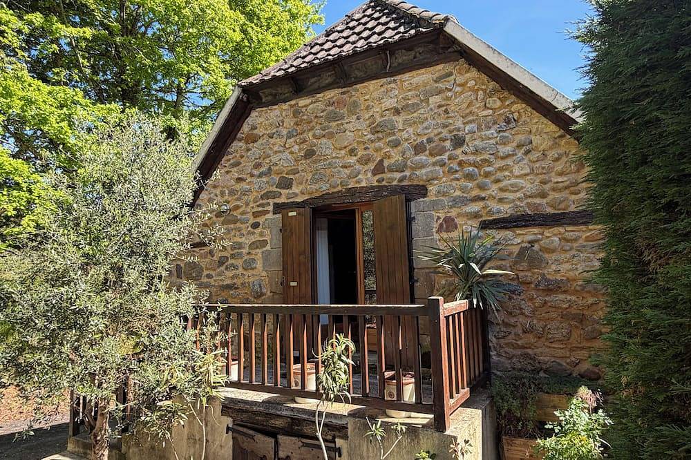 Delightful 2-bedroom cottage in charming Beaulieu-sur-Dordogne in Beaulieu-sur-Dordogne, Brive-la-Gaillarde region