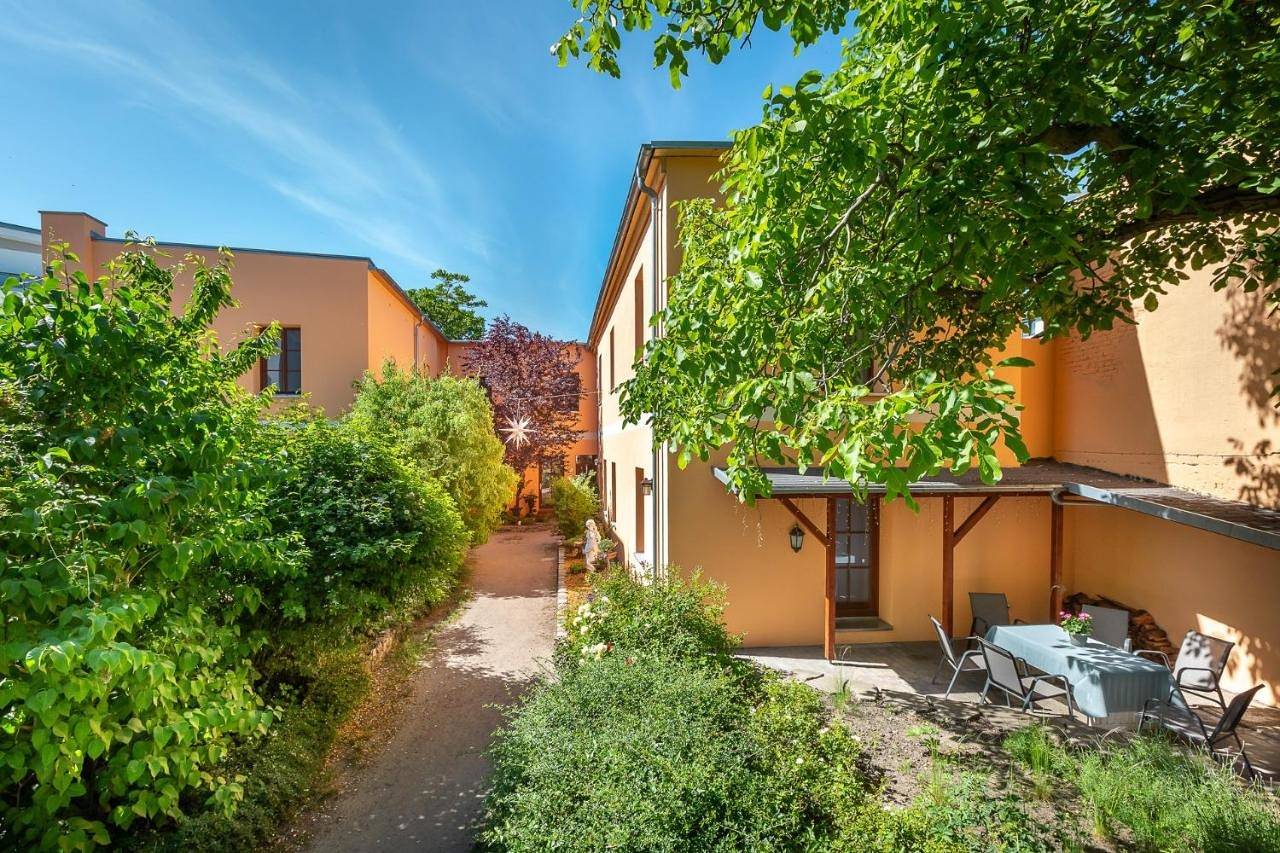 Two-Bedroom Townhouse in Berlin Alt-Hohenschönhausen, Berlin