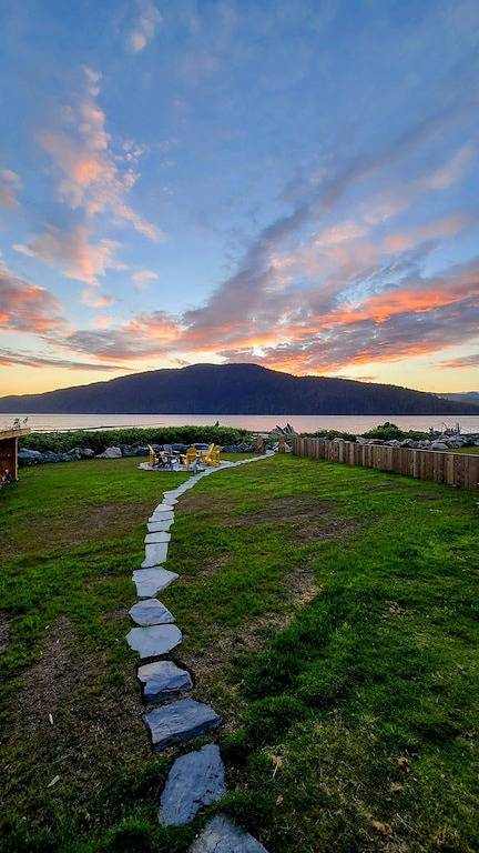 Holiday rental for 10 people, with garden on Vancouver Island