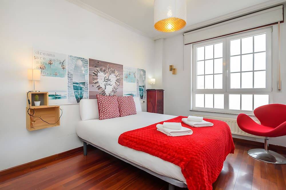 Entire apartment, Apartment 'O Faro Apartamentos' with Sea View, Balcony and Air Conditioning in Ribadeo, Rías Altas