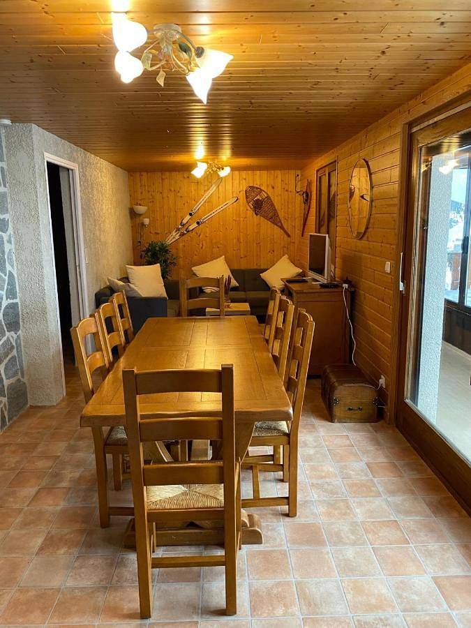Chalet pour 10 personnes, avec terrasse ainsi que vue et jardin dans Super Besse - 4