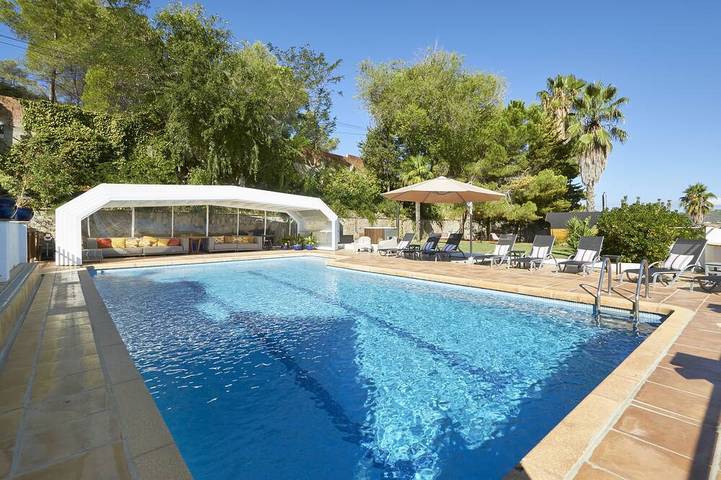 Villa für 16 Personen, mit Balkon und Whirlpool sowie Garten und Sauna in Vora-Sitges