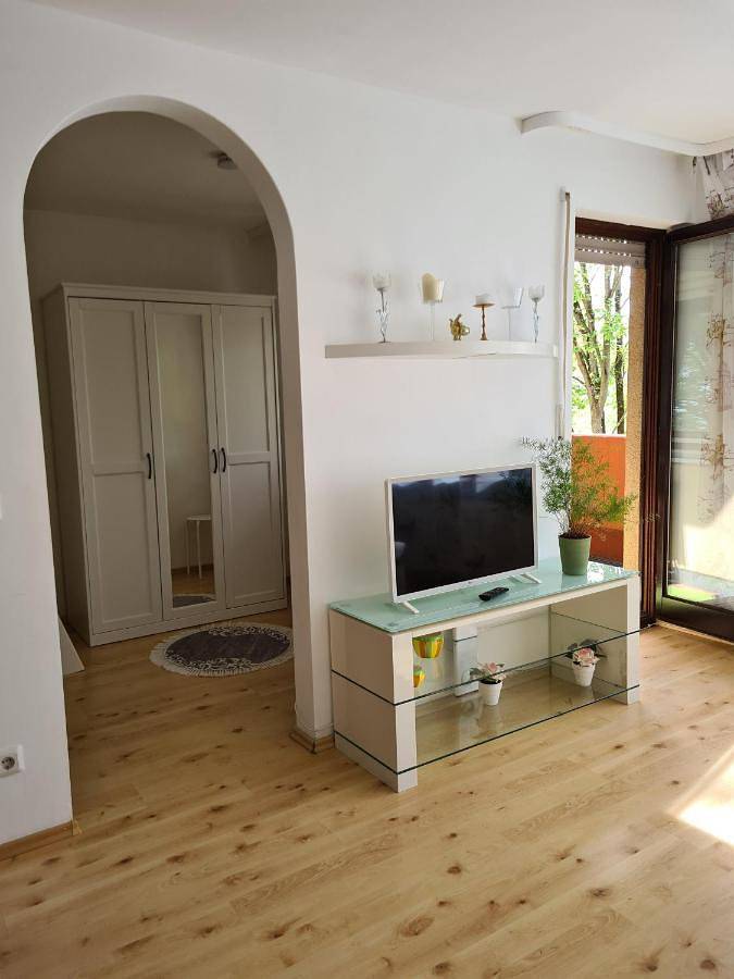 Ganze Wohnung, Apartment with Balcony in Fürth, Franken