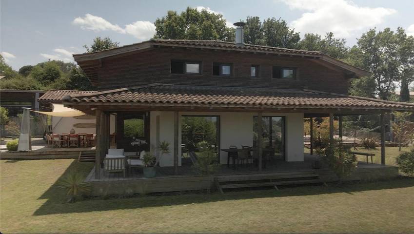 Location de vacances pour 2 personnes, avec vue ainsi que piscine et jardin à Camblanes-et-Meynac - 4