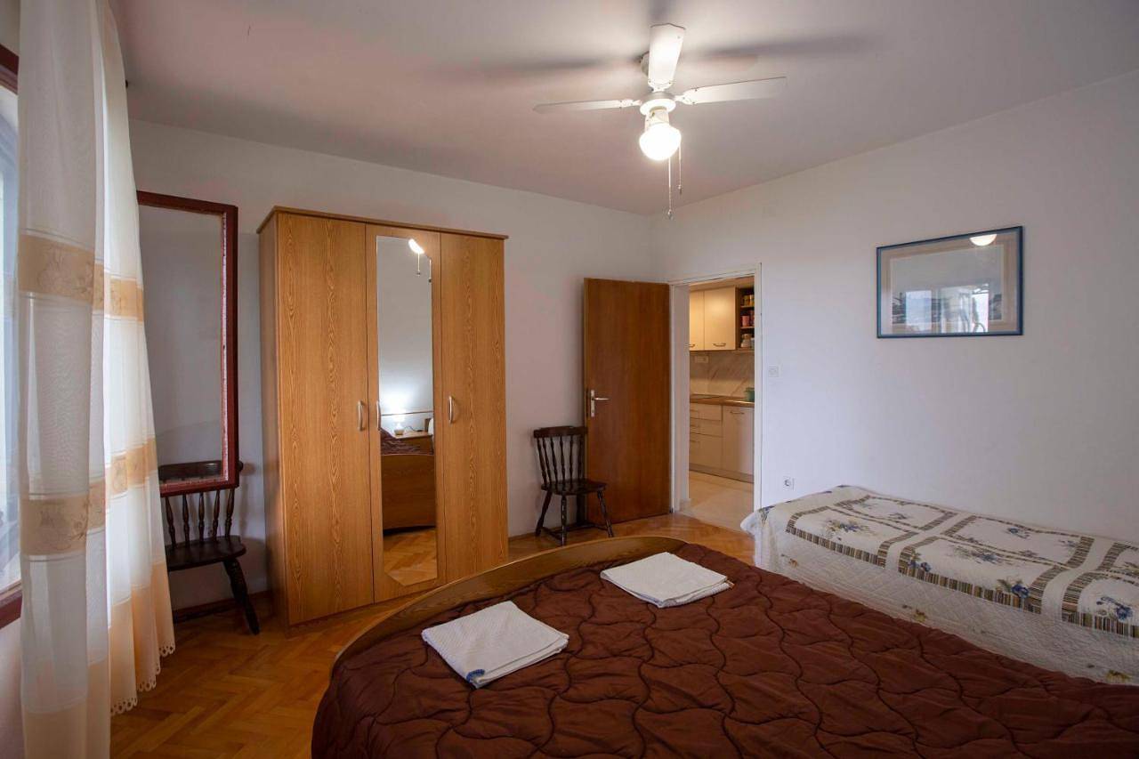 Ganze Wohnung, Single Room with Terrace in Šimuni, Pag