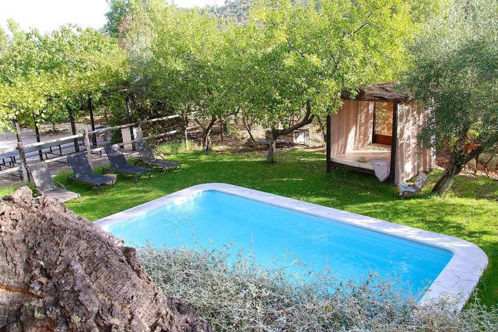 Casa rural para 24 personas, con Terraza y Jardín además de Piscina y Vistas en Cazalla de la Sierra