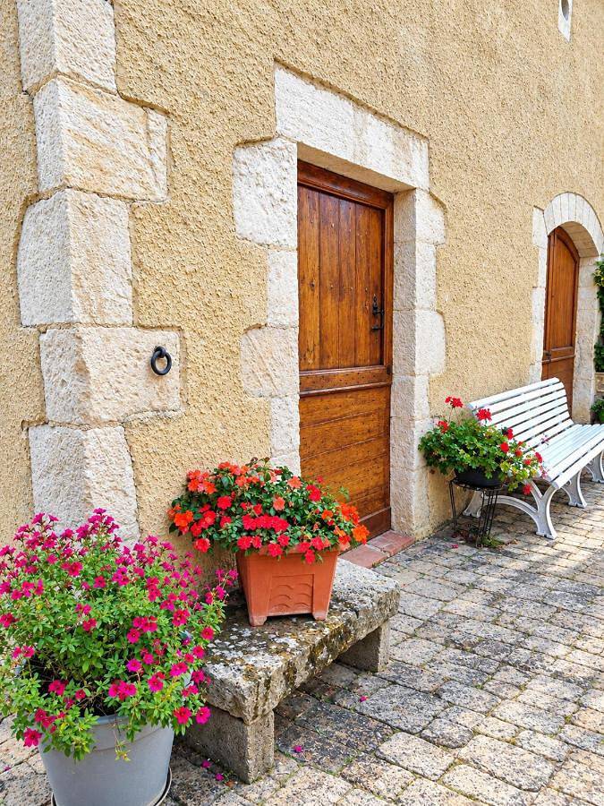 Location de vacances pour 6 personnes, avec Balcon et Terrasse ainsi que Jardin et Vue sur le lac à Les Quatre-Routes-du-Lot