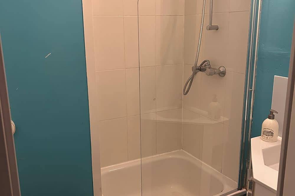 Entire apartment, Studio - Elegant - 10 min. Disney - 3 min. Station in Bussy-Saint-Georges, Seine-et-Marne