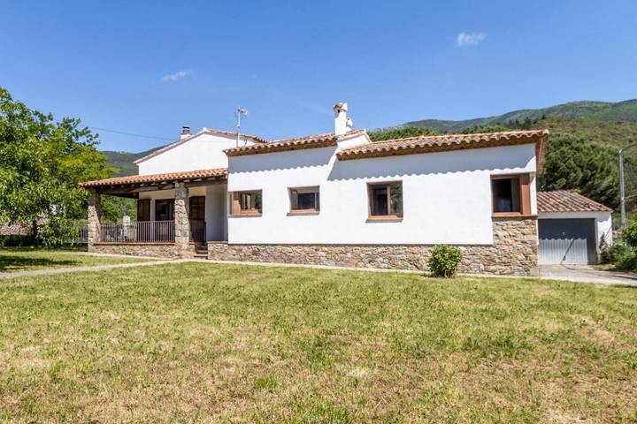 Location de vacances pour 6 personnes, avec vue ainsi que balcon et jardin à Maçanet de Cabrenys