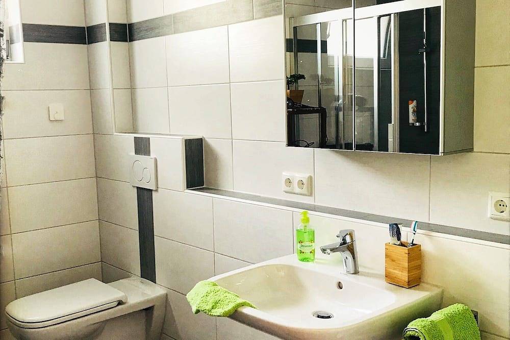 Ganze Wohnung, Neue und moderne 74qm große Ferienwohnung mit Balkon und himmlischem Blick auf den Brombachsee (barrierefrei, erreichbar über Aufzug) in Pleinfeld, Fränkisches Seenland