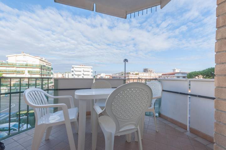 Ferienwohnung mit Meerblick für 5 Personen, mit Terrasse und Pool in Jesolo