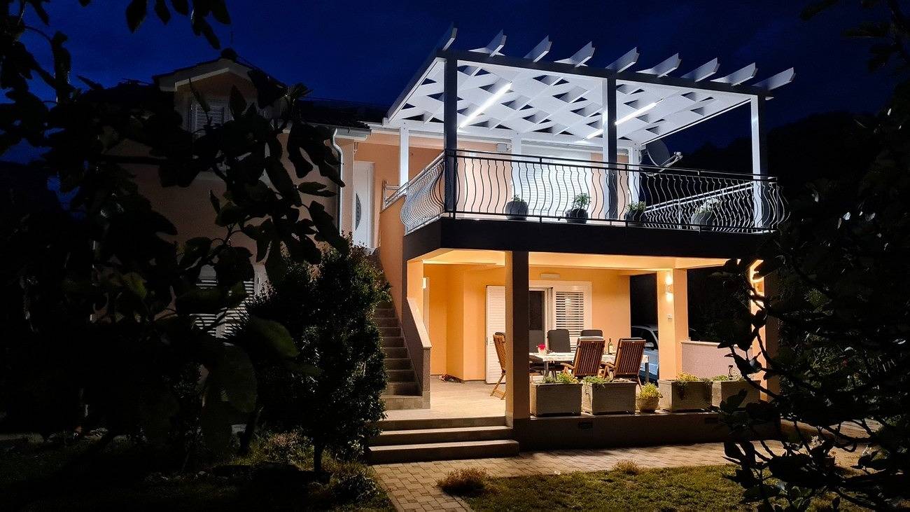 Ganze Wohnung, 1-Zimmer-Ferienwohnung mit Terrasse und Meerblick Tribunj (Vodice) A-23680-b in Tribunj, Šibenik-Knin