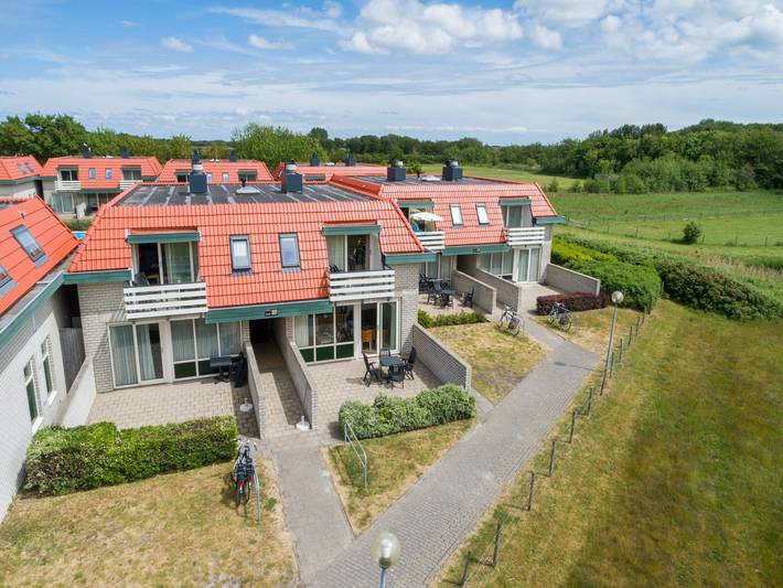 Vakantiewoning voor 4 personen, met Terras en Zwembad in De Koog