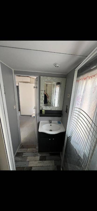 Location de vacances pour 5 personnes, avec terrasse et piscine ainsi que jardin et vue dans Plage de l'Almanarre - 3