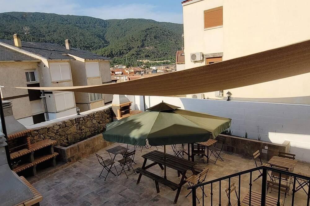 Entire apartment, V2 Casa del Castillo Vut entreplanta by Naturadrada in La Adrada, Ávila Region