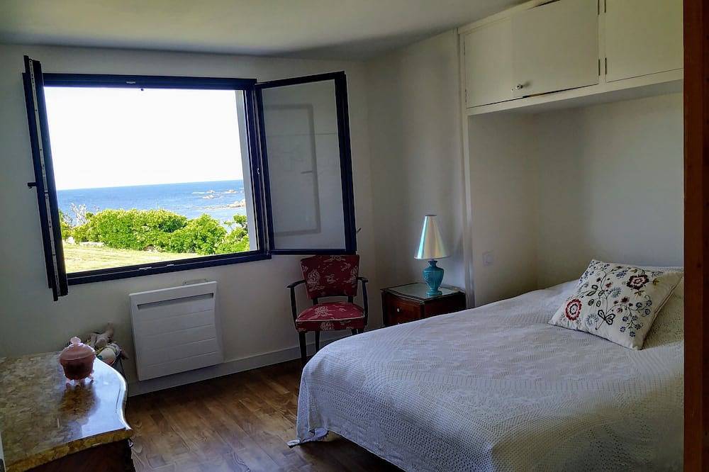 Atypical fisherman's house, breathtaking sea view of the Iroise Sea in Porspoder, Brest region