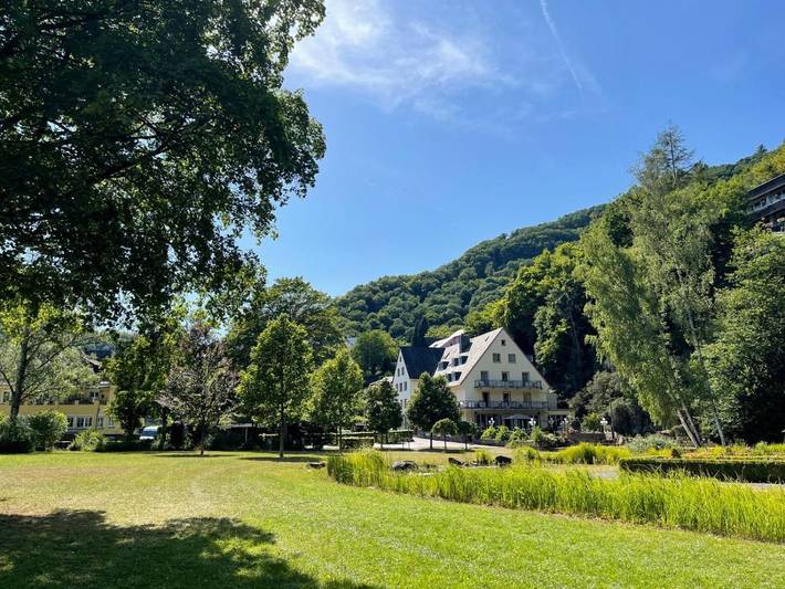 Hotel, mit Balkon und Terrasse sowie Garten und Sauna in Bad Bertrich