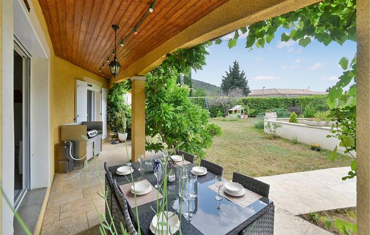 Location de vacances pour 6 personnes, avec piscine ainsi que jardin et terrasse à Malataverne - 4
