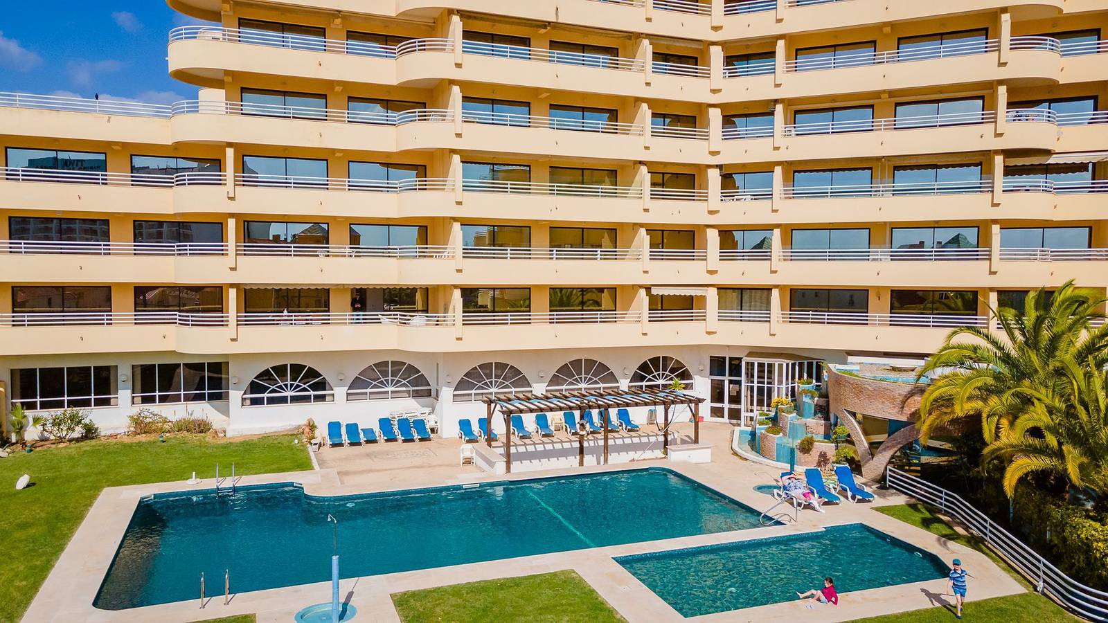 Apartamento entero, 2Bdr W/ Pool - 5min from beach by Lovelystay in Vilamoura, Quarteira