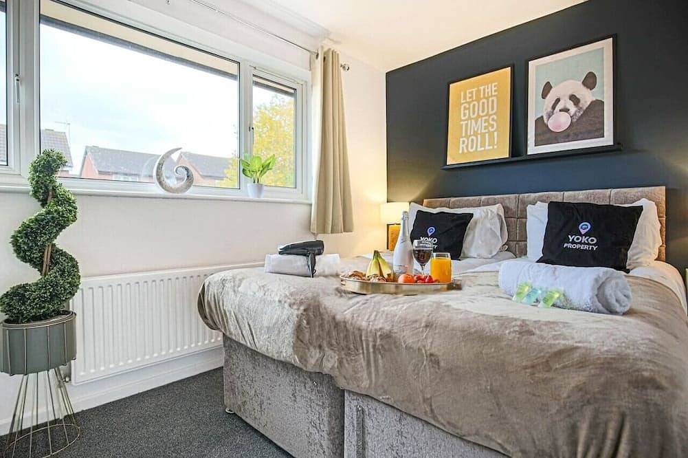 ⭐️Central Mk House with Garden, Parking & Smart Tv⭐️ in Milton Keynes, Zuidoost Engeland