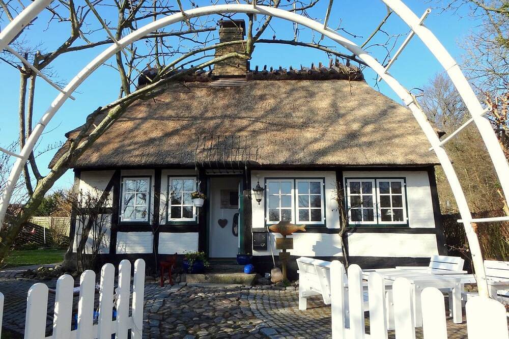 Urlaub im denkmalgeschützten Reetdachfachwerkhaus \"Rikate\" in Kappeln an der Schlei, hochwertig und mit Schleiblick in der Heimat des Landarztes in Kappeln, Kappeln & Umgebung