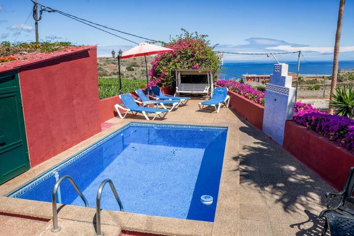 Entire apartment, Modern Apartment Maxi with Sea View, Mountain View, Wi-Fi, Jacuzzi in Icod de los Vinos, North Tenerife