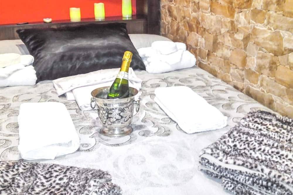 Entire apartment, Homerez - Cosy Apartment in Ubrique with View in Ubrique, White Villages