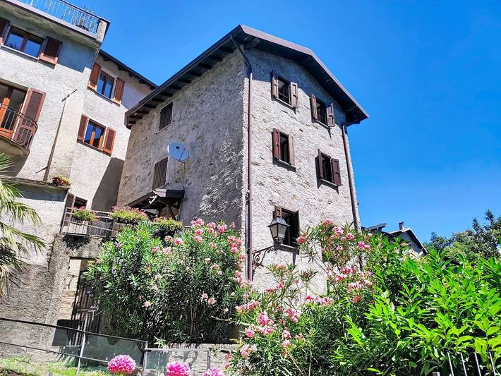 Ferienhaus für 6 Personen, mit Terrasse und Garten sowie Seeblick in Santa Maria Rezzonico