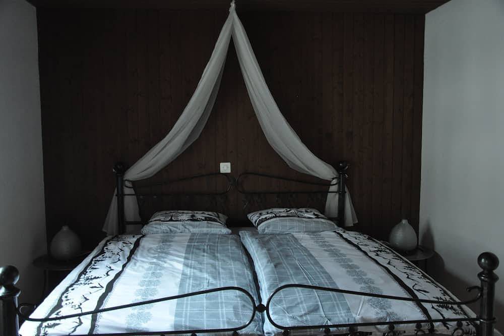 Entire apartment, Holidays in the heart of nature \"Journey through the world\" in Glarus Süd, Canton of Glarus