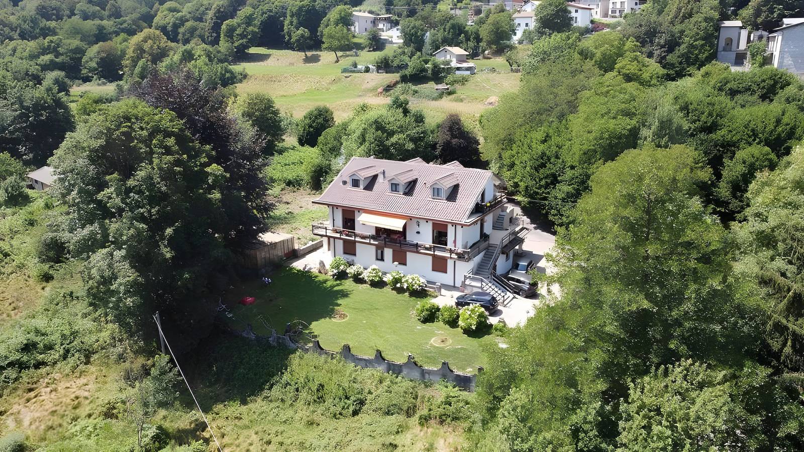 Appartamento intero, Appartamento 'Immerso Nel Verde' con vista sulle montagne e giardino privato in Lanzo d'Intelvi, Alta Valle Intelvi