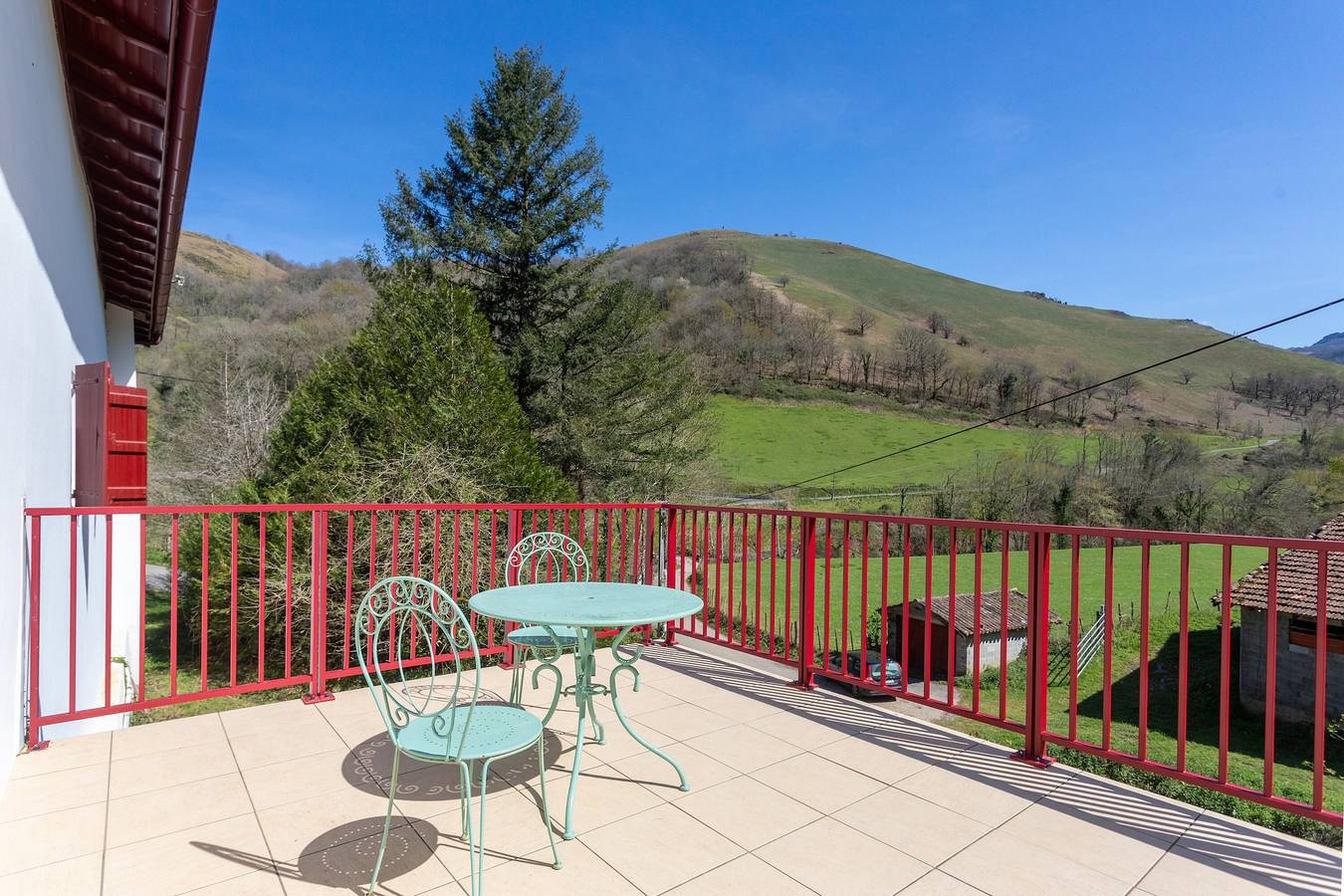 Appartamento intero, Appartamento di 50 m² su un unico livello con vista montagna, terrazza privata e Wi-Fi in Estérençuby, Bayonne e dintorni