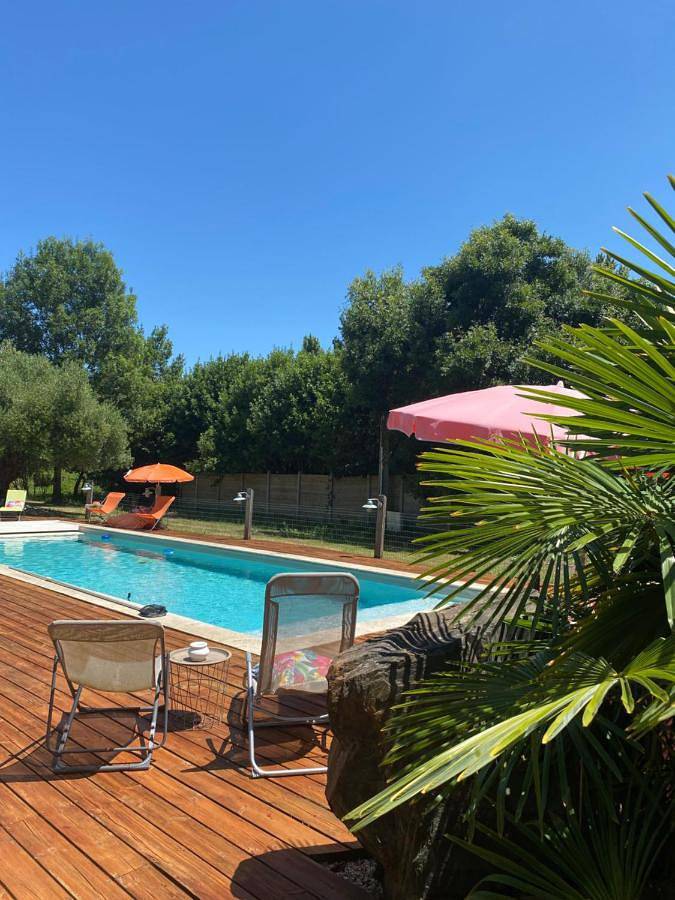 Maison de vacances pour 8 personnes, avec piscine et jardin ainsi que sauna et jacuzzi