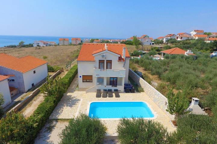 Villa für 10 Personen, mit Terrasse und Garten sowie Pool und Sauna in Povljana - 2