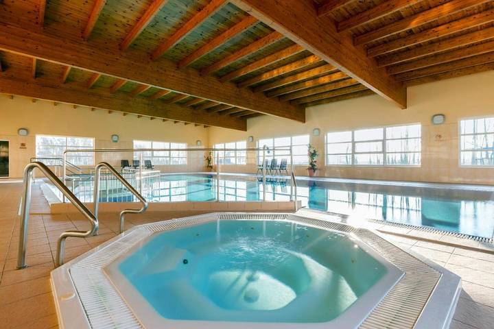 Hotel dla 4 osób, z Jacuzzi i Taras oraz Ogród i Basen dla dzieci w Bobolin