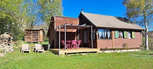 Gîte pour 4 personnes, avec jardin et terrasse à Antrenas