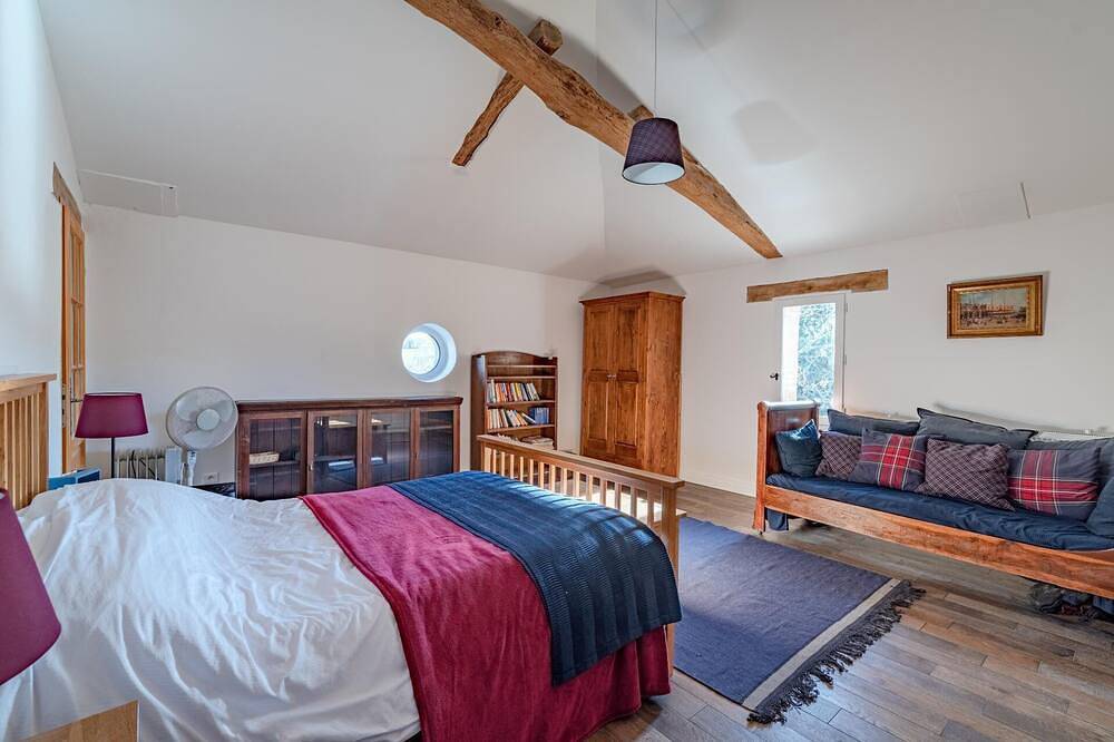 La Briqueterie - Five Bedroom Villa, Sleeps 10 in Lisle-sur-Tarn, Albi region