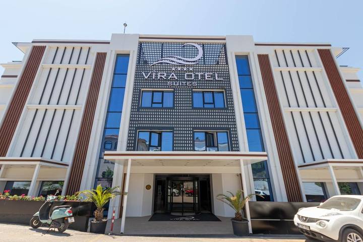 Hotel para 2 personas, con piscina además de jacuzzi y jardín - 1