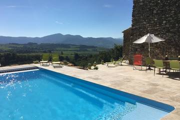 Location de vacances pour 8 personnes, avec jardin à Vinsobres