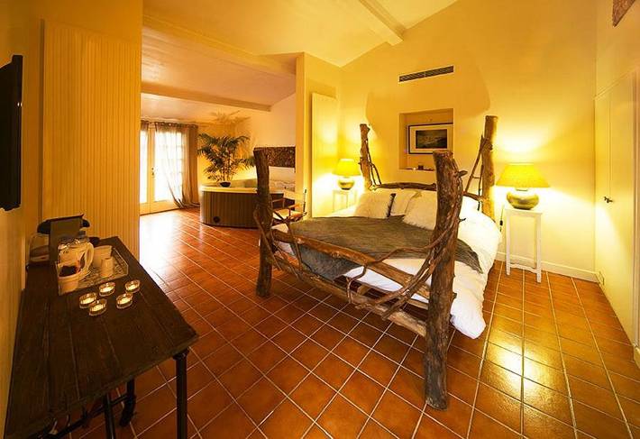 Chambre d’hôte pour 2 personnes, avec jacuzzi et jardin ainsi que piscine et terrasse dans Yvelines - 2
