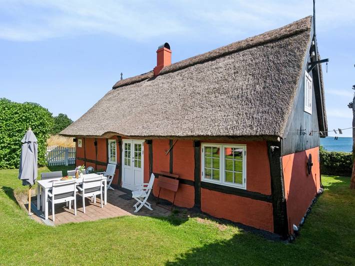 Ferieudlejning for 5 personer, med terrasse i Svaneke