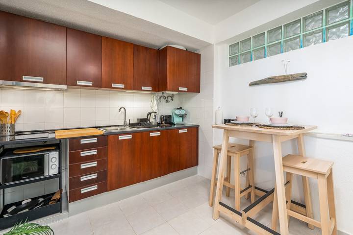 Entire apartment, Studio Sardinha - 1 min walk to beach. in Praia do Burgau, Budens