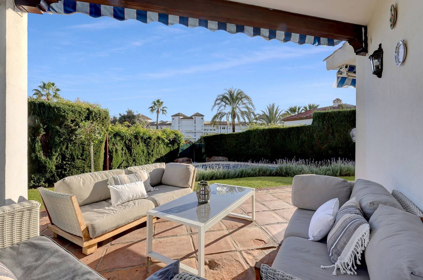 Wonderful villa with Heated Pool in Marbella West, Marbella